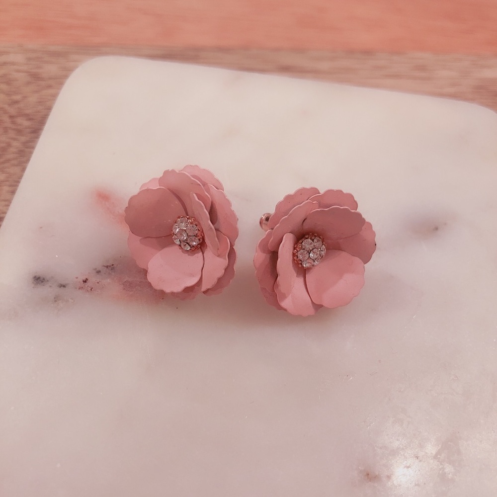 Pink flower ear ring